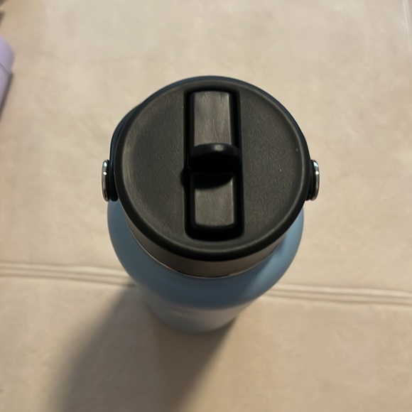 Hydro Flask 40 oz with Flex Straw Lid in Rain - Picture 2 of 5